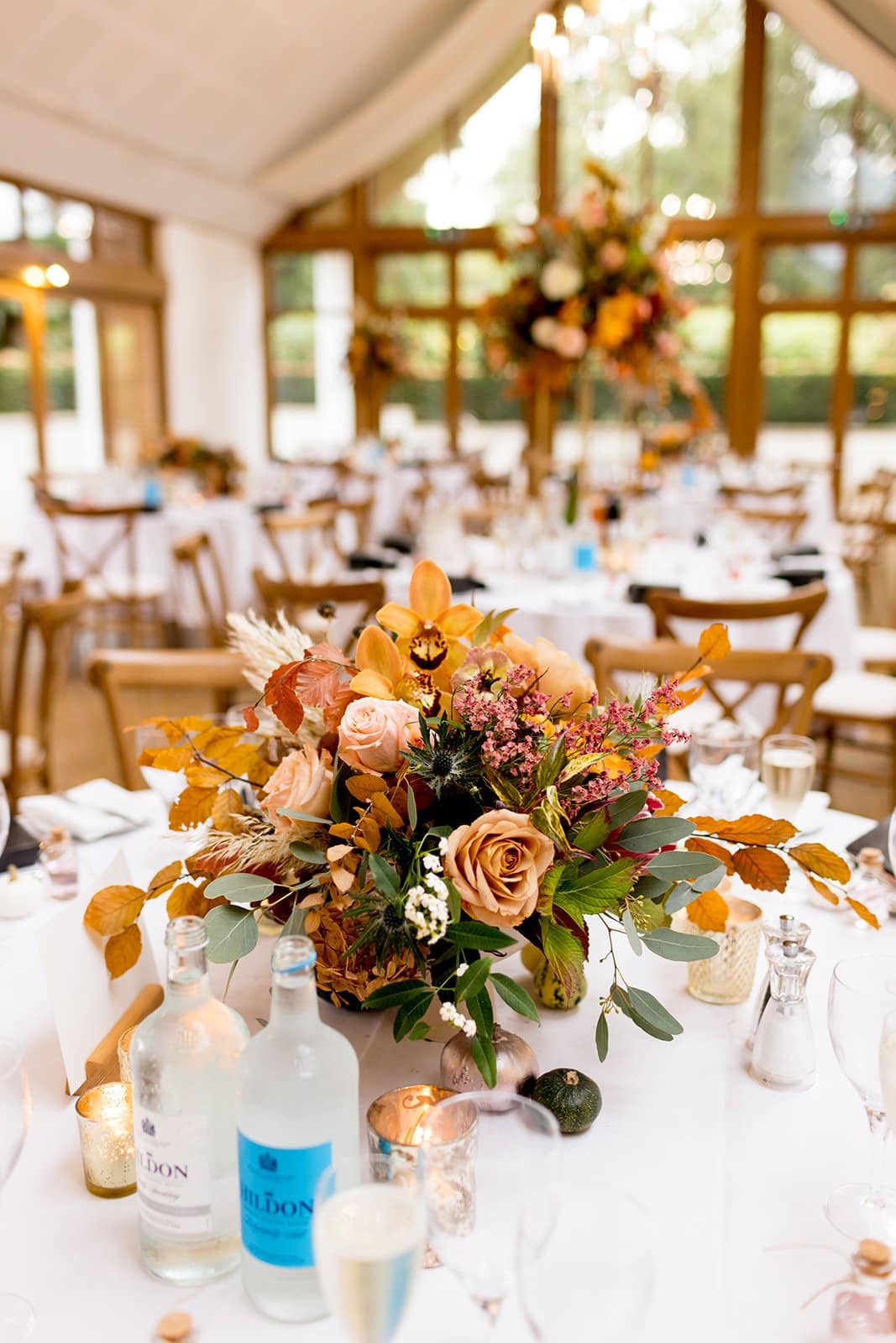 Golden floral wedding table decor